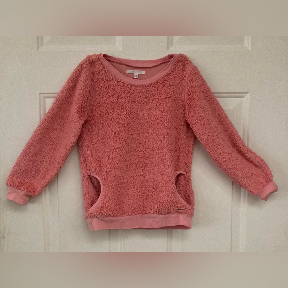 💕🧸💕Tahari Soft pink/orange Crew Neck Fuzzy Sweater with Pockets